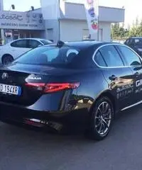 Alfa Romeo Giulia 2.2 Turbo Diesel 150 Cv Business Launch Edition