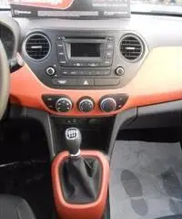 HYUNDAI i10 1.0 LOGIN NERO