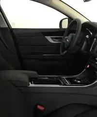 JAGUAR XF 2.0d 180 CV Pure Automatico