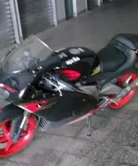 APRILIA RS 125 - 15000 KM - ANNO 2004 - RIPOTENZIATA ARROW APRILIA RS 125 - 15000 KM - ANNO 2004 - RIPOTENZIATA ARROW