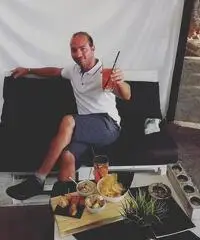 Certo una ragazza italiana ho straniera