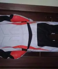 Tuta in pelle e casco SUOMY