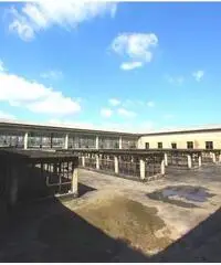 Loft primi 900 in area industriale per servizi fotografici e video.