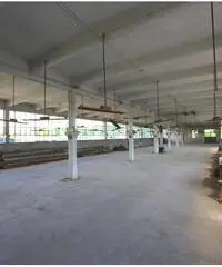 Loft primi 900 in area industriale per servizi fotografici e video.