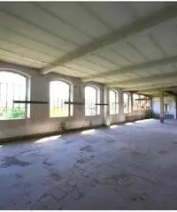 Loft primi 900 in area industriale per servizi fotografici e video.