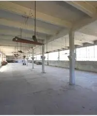 Loft primi 900 in area industriale per servizi fotografici e video.