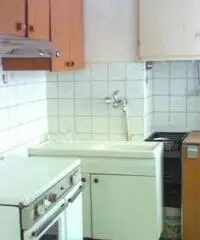 Vendesi casa su tre livelli