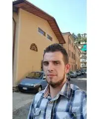 Cercò una ragazza seria Cercò una ragazza seria