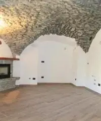 Magnifico bilocale con splendide volte in pietra Magnifico bilocale con splendide volte in pietra