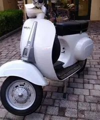 Moto Vespa Piaggio 50 Special Bianca del 82 Restaurata Moto Vespa Piaggio 50 Special Bianca del 82 Restaurata