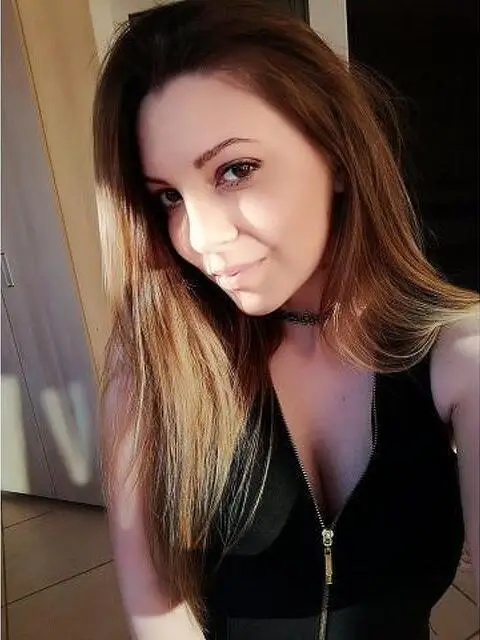 Sono qui per una relazione. Sono qui per una relazione.