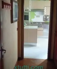 Vendesi a Chianciano appartamento di circa 250 mq con garage