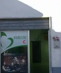NEGOZIO FRONTE STRADA