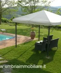 Due casali con due ettari vic Todi