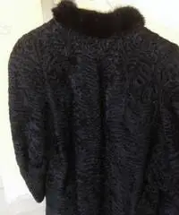 Pelliccia astrakan sartoriale Pelliccia astrakan sartoriale