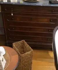 Mobili antichi e nuovi