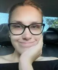 Sono una ragazza single in cerca di una relazione seria Sono una ragazza single in cerca di una relazione seria