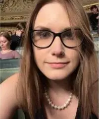 Sono una ragazza single in cerca di una relazione seria Sono una ragazza single in cerca di una relazione seria