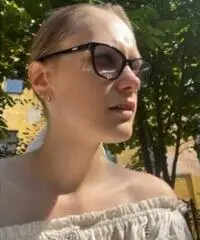 Sono una ragazza single in cerca di una relazione seria