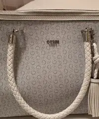 Borsa GUESS ORIGINALE usata due/tre volte Borsa GUESS ORIGINALE usata due/tre volte
