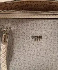 Borsa GUESS ORIGINALE usata due/tre volte Borsa GUESS ORIGINALE usata due/tre volte
