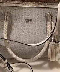 Borsa GUESS ORIGINALE usata due/tre volte Borsa GUESS ORIGINALE usata due/tre volte