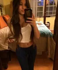 Sono una donna single che desidera una relazione seria Sono una donna single che desidera una relazione seria