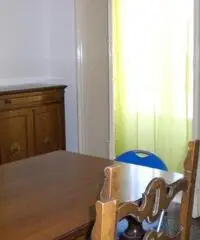 Ampia stanza-accademia-economia