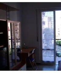 Ampia camera per ragazza uso singolo letto grande