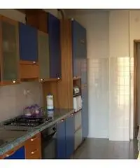 Ampia camera per ragazza uso singolo letto grande