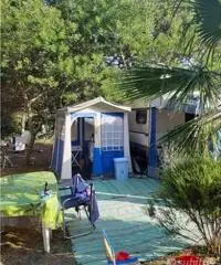 Roulotte con veranda e cucinotto completa