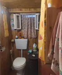 Roulotte stanziale con annessa casetta in legno