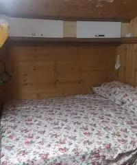 Roulotte stanziale con annessa casetta in legno