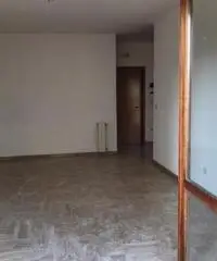 Luminoso appartamento in via Martiri VI Ottobre Luminoso appartamento in via Martiri VI Ottobre