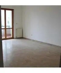 Luminoso appartamento in via Martiri VI Ottobre Luminoso appartamento in via Martiri VI Ottobre