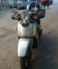 Scarabeo 200 dell' 2004