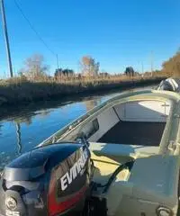 Cofano SPAZIO 5 con EVINRUDE E-TEC 25hp