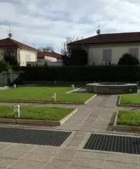 Appartamento tre locali con box e cantina