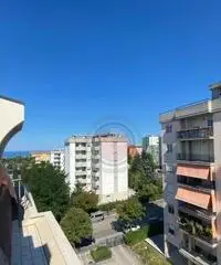 Trilo mansardato con garage a Mazzini