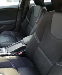 Privato vende Volvo V40