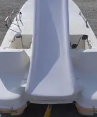Pedalò con scivolo