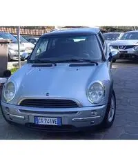 Mini One 1.6 benzina 90 CV anno 2005 Mini One 1.6 benzina 90 CV anno 2005