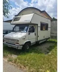 Camper funzionante da sistemare di estetica