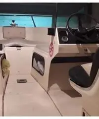 Barca con carrello e motore