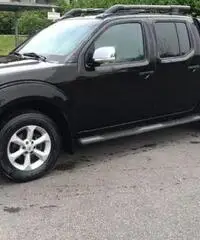 Nissan navara 2.5 dci 174cv con gancio traino Nissan navara 2.5 dci 174cv con gancio traino