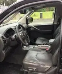 Nissan navara 2.5 dci 174cv con gancio traino Nissan navara 2.5 dci 174cv con gancio traino