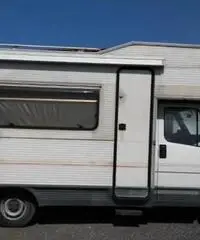 Autocaravan mansardato