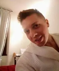 : ) Sono un ragazzo italiano, mi chiamo Alessandro.....