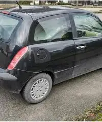 Lancia y benzina
