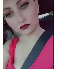 Operaia e cameriera, banconista, barista Operaia e cameriera, banconista, barista